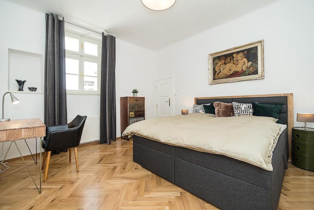 Newly Renovated 1-bed At Charles Bridge Lägenhet *